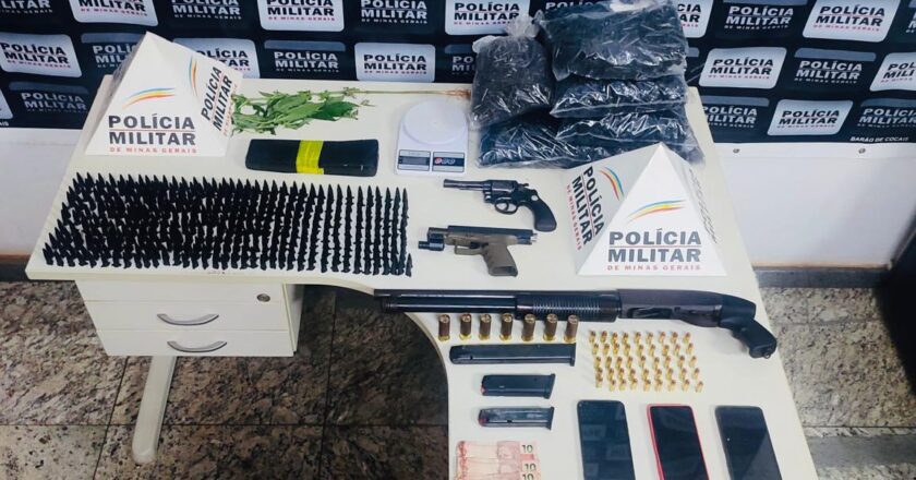 Homem armado foge da polícia após perseguição e colisões em Barão de Cocais