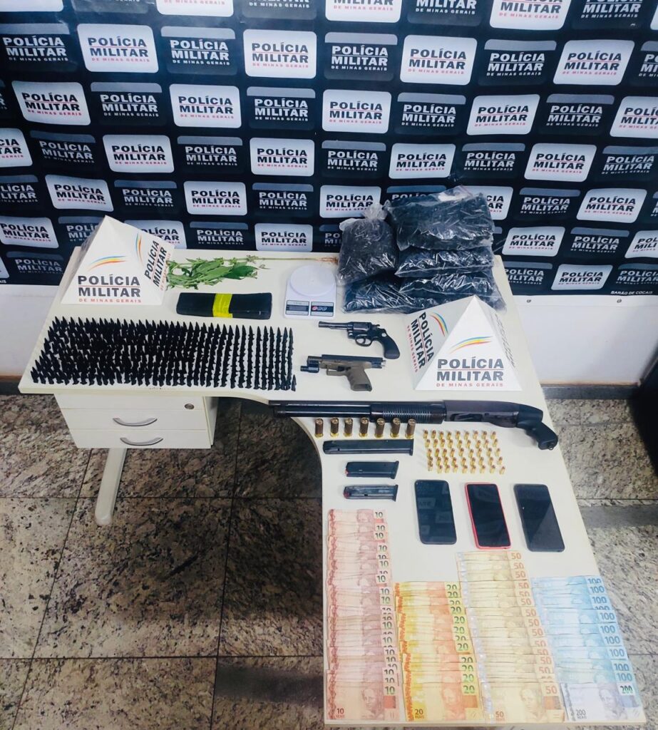 Homem armado foge da polícia após perseguição e colisões em Barão de Cocais